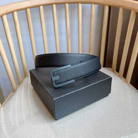 高端品质，实物拍摄 批￥ 配全套礼盒 ：Prada 普拉达 专柜最新款 这款腰带精致低调 优雅摩登 简约时尚的金属带扣配有刻字徽标 勾勒精致细节 是prada男 - 点击图像关闭