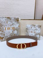 D Ior Montaigne *Cd*腰带 饰有*Christian Dior*标志 富有光泽的金色饰面金属细节 两个可拆卸环 小牛皮腰带 3.4Cm