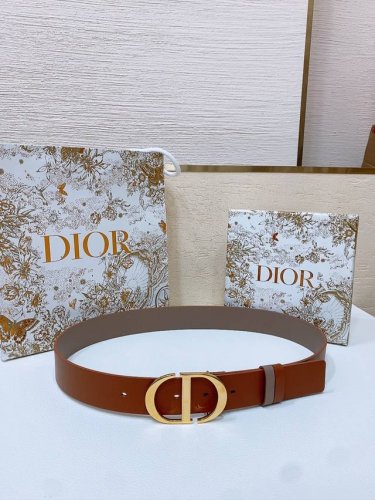 D Ior Montaigne *Cd*腰带 饰有*Christian Dior*标志 富有光泽的金色饰面金属细节 两个可拆卸环 小牛皮腰带 3.4Cm