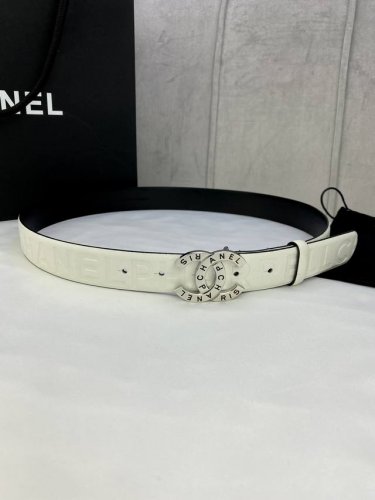 宽度3.0Cm Chanel 香奈儿 进口柔软小牛皮 金 银色花纹金属精品钢扣。