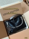 配盒 升级版 Size：26*17Cm L家 Carryall Bb 黑武士终于来喽 包身搭配滑动式金属链条 更加精致！ 弛感一整个爆棚帅到没朋友