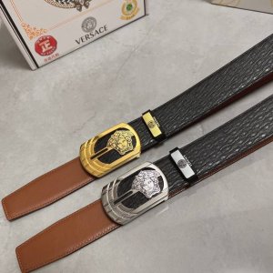 品名：Versace.范思哲 材质：原单牛皮腰带 百分百头层牛皮腰带保证真皮，24K纯钢扣，专柜原单品质、做工精细，时尚大牌，送人自用首选 包装： 请认准如图专