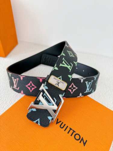 品名： Lv..路易..威登腰带皮带原单 型号：挂扣，经典纯钢材质挂扣，头层牛皮，图片实物拍摄 材料：头层牛皮，挂扣系列，纯钢材质扣头，钯镀电镀工艺永不掉色。原