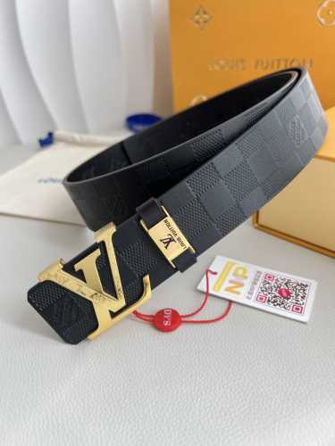 品名： Lv..路易..威登腰带皮带原单 型号：挂扣，经典纯钢材质字母挂扣，头层牛皮，图片实物拍摄 材料：头层牛皮，挂扣系列，纯钢材质扣头，钯镀电镀工艺永不掉色
