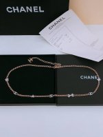 Ch Nel 链条 水钻 腰链 金 与银 设计感十足 柔美又暖 时髦得很自然 又以施华洛水晶点缀，灵动十足！质感细腻、精致百搭，独家工艺不是一般人能模仿！上身效