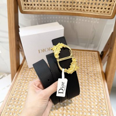 Dior 3.5Cm 新款腰带 经典Cd五金扣饰以羽毛形装饰 双面头层荔枝纹搭配 新颖独特 优雅气质十足