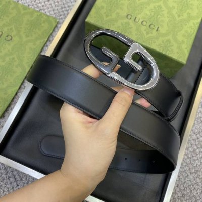 特 Gucci 專櫃最新升华版本 寬度38毫米 進口小牛皮壓花衬托稀缺的原廠意大利樹膏皮 搭配做工精緻的Gg扣
