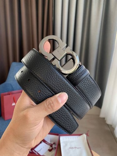 特 Ferragamo.菲拉格慕 全套包装 宽度3.5cm 高级定制款男士皮带 双面进口牛皮 可双面使用 自行选择搭配 真材实料 很有质感 时尚经典不失风范 搭