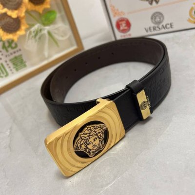 品名 Versace.范思哲 材质 原单牛皮腰带 百分百头层牛皮腰带保证真皮 24K纯钢扣 专柜原单品质 做工精细 时尚大牌 送人自用首选 包装 请认准如图专柜