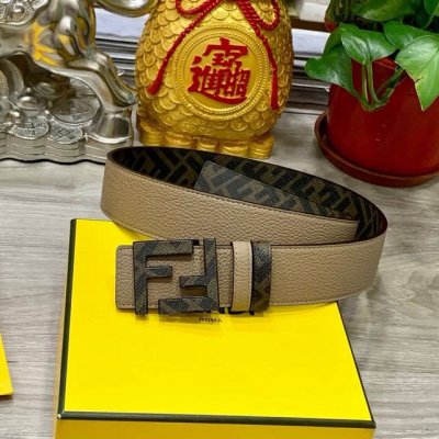 特 Fendi 芬迪 专柜同款 宽4.0Cm 双环正反用腰带 Ff按钉搭扣 Cuoio Romano皮革材质 反面面料带有烟草黄和黑色ff图案 金属饰面 时尚经