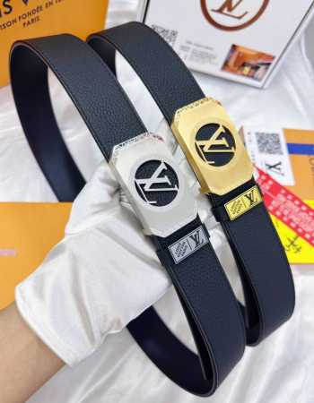 皮带：Lv..路易..威登顶级复刻. 腰带：原单品质百分百头层牛皮，保证真皮。雕花镂空工艺.真空电镀.永不掉色.24K纯钢扣头层小牛皮荔枝纹双面可用专柜 - 点击图像关闭