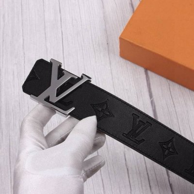 品牌:路易威登 尺寸:39Mm 正品尺寸 五金材质:专柜精品钢扣，真空电镀，工艺精细 带身材质:天然双面头层牛皮、质感超赞，手感柔软，对版车线，对版线色