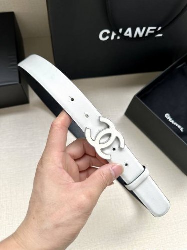 宽度3.0cm Chanel 香奈儿 进口柔软小牛皮纹路清晰五金配件金 银色 金属磨胶钢扣。