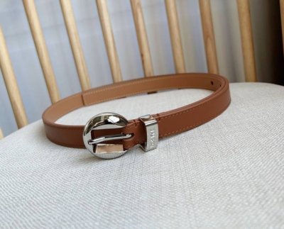 Loewe 罗意威 专柜最新同款腰带 选用光滑牛皮革窄款腰带 配有Anagram Pebble针扣 卓越的工艺 个性的造型 精美的材质 宽:2.0Cm