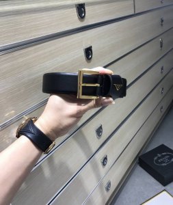 配送专柜包装 打孔针 特批 宽35Mm，支持Nfc 原单双面进口头层牛皮带身，搭配原版经典三角标扣，手感.油边近乎完美，原产皮料牛皮定制，质感无可挑剔，出众的细