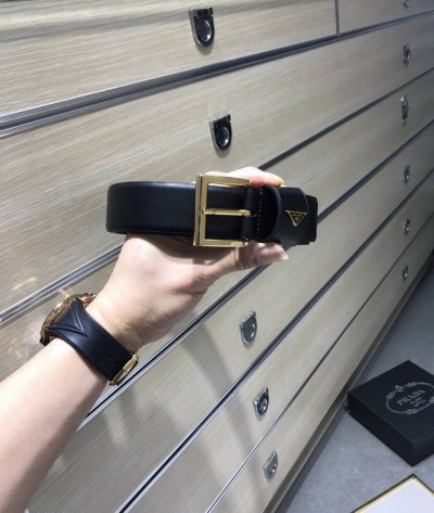 配送专柜包装 打孔针 特批 宽35Mm，支持Nfc 原单双面进口头层牛皮带身，搭配原版经典三角标扣，手感.油边近乎完美，原产皮料牛皮定制，质感无可挑剔，出众的细