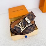 品名： Lv..路易..威登腰带皮带原单 型号：挂扣，经典纯钢材质镶钻挂扣，头层牛皮，图片实物拍摄 材料：头层牛皮，挂扣系列，纯钢材质扣头，钯镀电镀工艺永不掉色