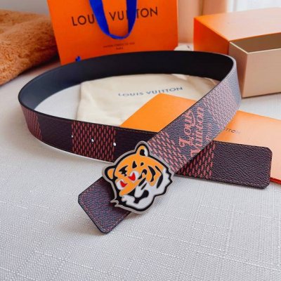 高端品质，实物拍摄 批 配全套礼盒 品牌：L0UIS VUITT0N 原单品质 3D打印 寬度40毫米 採用雙面設計 打造出两款經典造型 一面原版帆布 另一面为