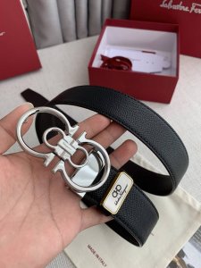 品名：菲拉格慕.Ferrgamo原单 型号：挂扣，原版经典新款挂扣，实物拍摄，头层牛皮 材料：百分百头层牛皮，保证真皮。双面可用专柜同等质量，原版经典双面手掌纹