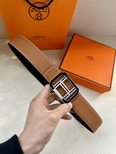 特 HermèS 爱马仕皮带 原单品质 进口头层牛皮 手掌纹搭配黑色平纹底 38Mm宽 搭配官网经典了珐琅扣 银扣