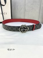 特 宽度4.0Cm Gucci 双面腰带，一侧为gg Su E帆布，反面一侧为枣红色头层小牛皮。配以互扣式双g带扣。