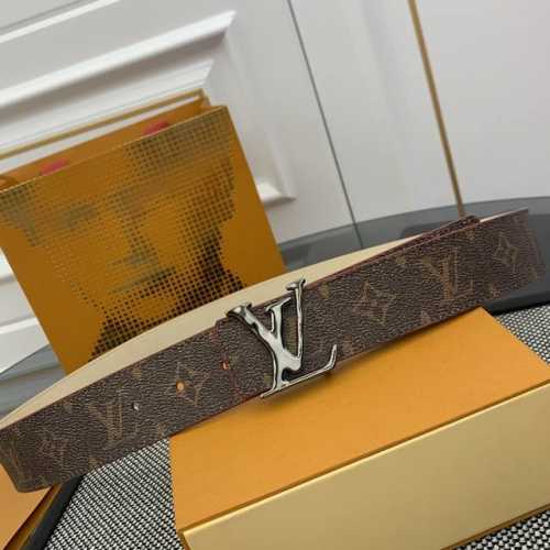 P4.0Cm Pharrell Williams 以 New Steamer 系列的 Monogram 帆布重绎经典 Lv Initiales 双面腰带，呈现个