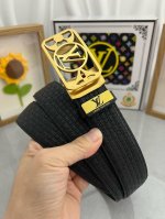 品名：Lv..路易..威登自动带 材质：原单牛皮腰带 百分百头层牛皮腰带保证真皮，24K纯钢扣，专柜原单品质、做工精细，时尚大牌，送人自用首选 包装： 请认准如