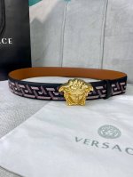 宽度4.0 Cm Versace范思哲此款经典的Versace腰带由柔软的小牛皮制成，饰有La Greca印花，并配有3D美杜莎腰带扣。