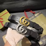 特 宽4.0Cm Gucci 每一季，品牌标识都会吐故纳新，于经典之中融入新意。在这款腰带上，经典Gg标识以亮眼之姿生动呈现，与双G造型配件相得益彰