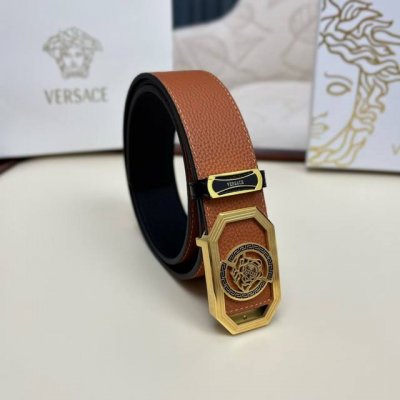 高端品质，实物拍摄 批 配全套包装 品牌： Versace海外原单 扣头材质：精品实心钢扣 带身材质正面：38Mm宽度采用双面进口原版皮腰带，真空电镀五金扣头实