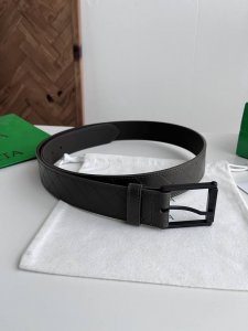 Bv 2026新款Intrecciato Stamp编织压纹腰带 原厂牛皮压印Intrecciato编织图案 搭配真空枪色针扣 针扣前端带可转动方形筒 筒带标识