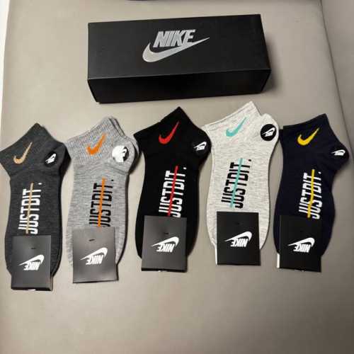 特 Nike 耐克永远的经典永远的精梳棉材质，透气吸汗柔软舒适，上脚非常Nice商务风潮，送领导送长辈首选 一盒五双