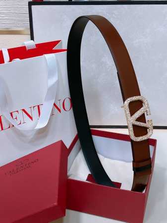 特 VALENTINO GARAVANI VLOGO SIGNATURE 可双面佩戴水钻 亮面小牛皮腰带 -VLOGO SIGNATURE搭扣，饰以施华洛世奇钻 - 点击图像关闭