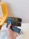 特 Loewe罗意威产品打造成兼具实用性及独特性的时尚精品。Loewe罗意威采用卓越工艺，简约造型，精美材质质量，致力打造针对不同生活领域的时尚精品。休闲百搭！