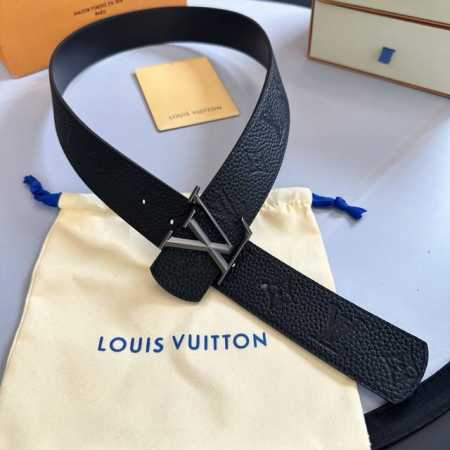 L0Uis Vuitt0N 專櫃最新升級版本 寬度40Mm 原廠荔枝紋面壓刻有花型圖案效果 進口柔軟小牛皮底 半圓形設計工藝 搭配菱形砂面字母搭扣 百搭易襯！ - 点击图像关闭