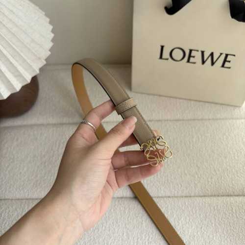 走量款 重磅来袭 Loewe 鹅卵石纹牛皮腰带。Anagram搭扣 Anchor腰带扣 宽2.0Cm，五孔调节。暗沙色 金扣