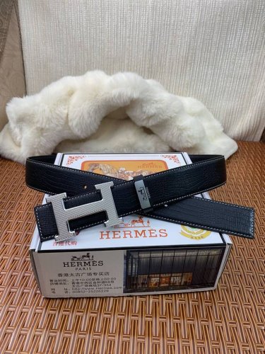 品名：爱马仕.Hermès 原单 材质：原单牛皮腰带 百分百头层牛皮腰带保证真皮，24K纯钢扣，专柜原单品质、做工精细，时尚大牌，送人自用首选 包装： 请认准如