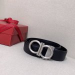 特 菲拉格慕、高级定制款男士皮带 双面进口牛皮 可双面使用 自行选择搭配 真材实料 很有质感 时尚经典不失风范 搭配精品尾夹扣 长短可自行裁剪 宽度35Mm