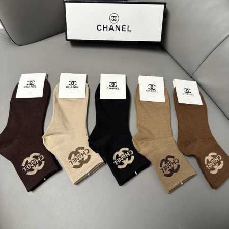 特 Chanel 香奈儿香奶奶家新品女款袜子 一盒五双 纯棉材质，柔软舒适透气，经典双C标识，炒鸡Nice，大牌出街，潮人必备超好搭 - 点击图像关闭