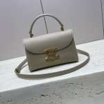 Teen Nino手袋新鲜出炉 包包新成员： 头层小牛皮Teen Nino 尺寸：20.5X13 X8Cm 可手提、肩背 斜挎 旬拆卸旬调节肩带 最短长度45C
