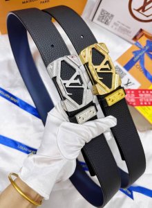 皮带：Lv..路易..威登顶级复刻. DDD 腰带：原单品质百分百头层牛皮，保证真皮。镶嵌颗颗饱满钻石镶钻工艺.真空电镀.永不掉色.24K实心纯钢扣头层小牛皮荔