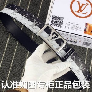 品名：Lv.路易威登顶级原单 DDD 型号：认准如图专柜包装，赠送打孔器 DDD 材料：复刻版本百分百进口原厂头层牛皮，24K纯钢扣彩色印花图案，保证真皮。专柜