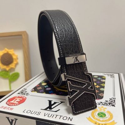品名：Lv..路易..威登 材质：原单牛皮腰带 百分百头层牛皮腰带保证真皮，24K纯钢扣，专柜原单品质、做工精细，时尚大牌，送人自用首选 包装： 请认准如图专柜
