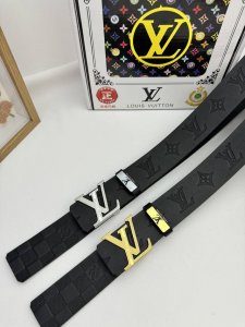 品名：LV..路易..威登原单 材质：原单牛皮腰带 百分百头层牛皮腰带保证真皮，24K纯钢扣，专柜原单品质、做工精细，时尚大牌，送人自用首选 包装： 请认准如图