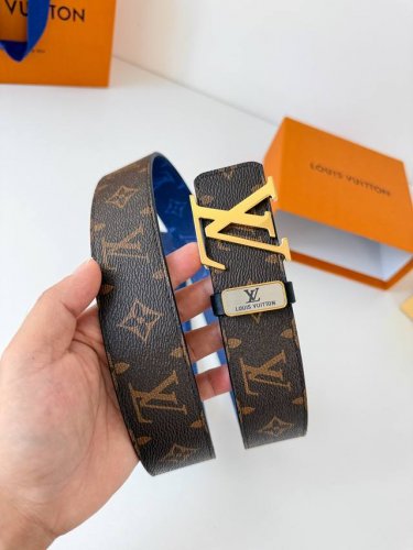 品名： Lv..路易..威登腰带皮带原单 型号：挂扣，经典纯钢材质挂扣，头层牛皮，图片实物拍摄 材料：头层牛皮，挂扣系列，纯钢材质扣头，钯镀电镀工艺永不掉色。原