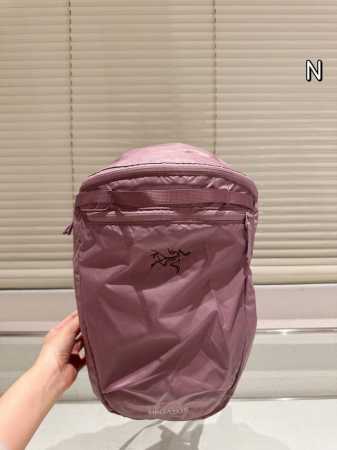 始祖鸟 Mantis双肩背包来了！ 一定要冲的双肩包，很高级！韩国博主人手一个，正价买不到，溢价都很难买！ 轻薄便携！休闲旅游！一切以简单实用为主的设计，怎么背 - 点击图像关闭