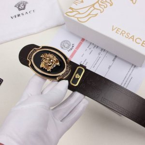范思哲 Versace 世界著名奢侈品品牌，经典商务休闲，高档腰带 ，精致的手工艺制作，采用100%牛皮带身，搭配 .经典爆款扣 ，宽度3.8Mm，手感极佳。上