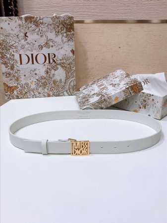 Dior Miss Dior Graffiti 图案腰带 25毫米光滑牛皮 金色饰面 Miss Dior Grafiti 图案腰带扣 内侧饰以 Christia - 点击图像关闭