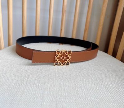 特 LOEWE 罗意威 专柜最新同款腰带 宽：2.8cm 选用光滑牛皮革双面腰带 配有Anagram针扣五孔调节 卓越的工艺 个性的造型 精美的材质
