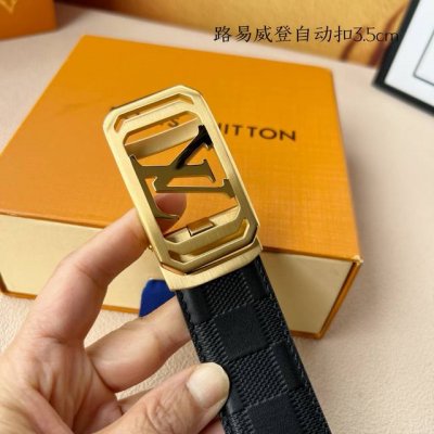 特 品牌：路易威登新款进口小牛皮，手感细腻柔软。搭配纯钢自动精品钢扣，宽度：3.5Cm